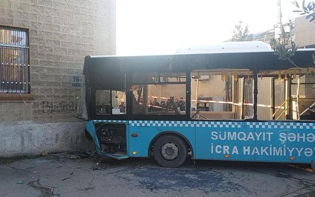 Sumqayıtda marşrut avtobusu qəzaya uğradı - <b style="color:red">31 sərnişin xəstəxanada</b>