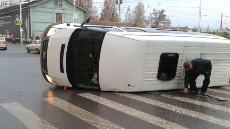 Azərbaycandan gedən mikroavtobus Stavropolda yük maşını ilə toqquşdu: <b style="color:red">6 ölü, 5 yaralı</b>