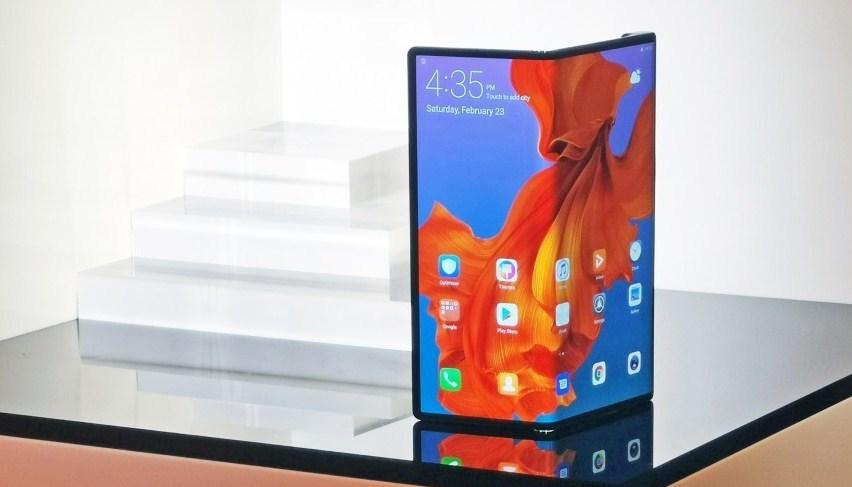 “Huawei” əyilən ekranlı smartfonun istehsalına daha sonra başlayacaq<b style="color:red"></b>