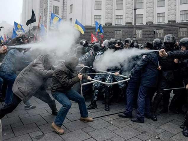 Ukrayna Nazirlər Kabinetinin binası qarşısında toqquşma baş verib<b style="color:red"></b>