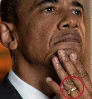 Obamanın üzüyündə nə yazılıb?<b style="color:red"> (FOTOLAR)</b>