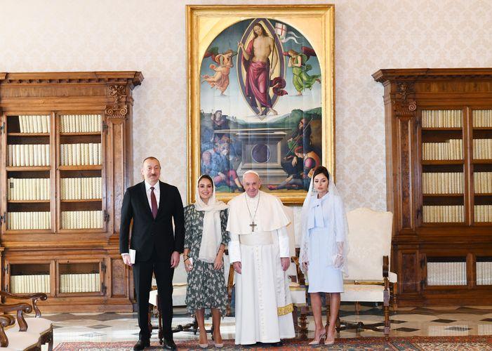 İlham Əliyev Vatikanda Papa Fransisk ilə görüşüb -<b style="color:red"> YENİLƏNİB</b>
