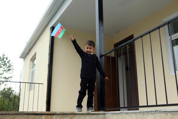 19 şəhid ailəsi və Qarabağ müharibəsi əlilinə yeni fərdi evlər verilib<b style="color:red"></b>