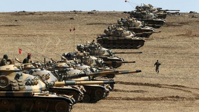 Türkiyə tanklarının daha bir hissəsi Suriya sərhədini keçdi<b style="color:red"></b>