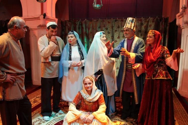 Yuğ Teatrı mövsümə “Naməlum Axundzadə” tamaşası ilə başladı<b style="color:red"></b>