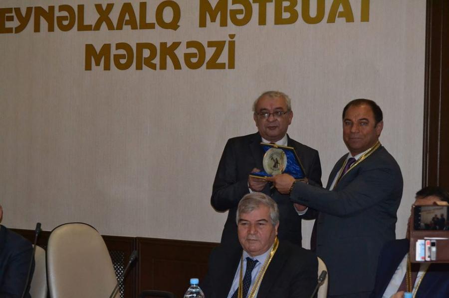 Mahmud Kaşqari Fondunun medalları laureatlara təqdim edildi - <b style="color:red">Foto</b>