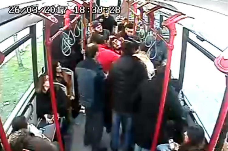 Marşrut avtobusunun sürücüsü sərnişini ölümdən qurtardı - <b style="color:red">Video </b>