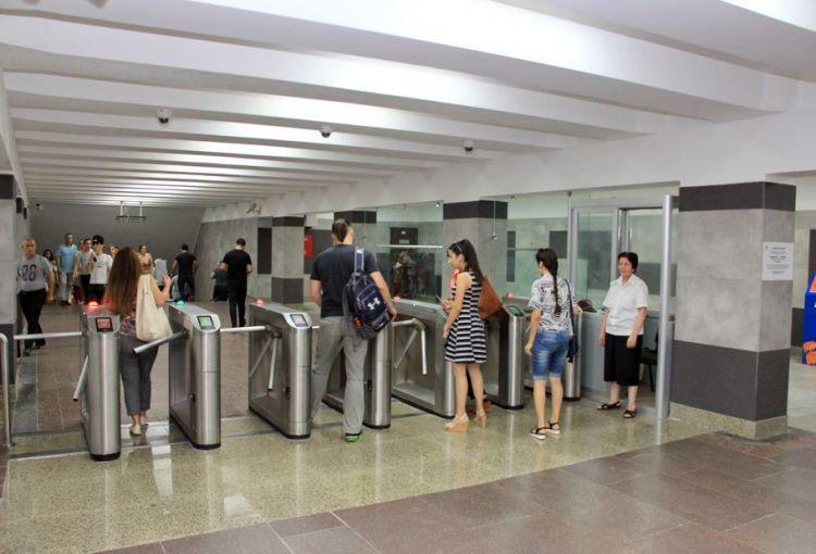 "Neftçilər" metro stansiyasının vestibüllərində təmir başa çatdı<b style="color:red"></b>