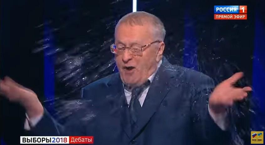 Sobçak debat zamanı Jirinovskiyə su atdı - Video 