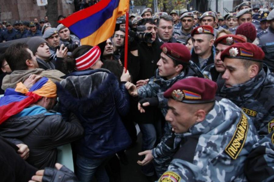 Ermənistanda medianın fəaliyyəti məhdudlaşdırılır: parlament iclasları qapalı keçiriləcək