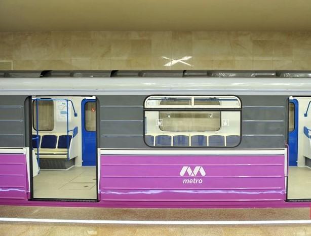 "Metrovaqonmaş" 5 vaqondan ibarət ilk metro qatarını Bakıya yola saldı
