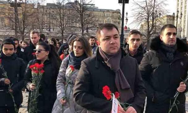 AMOR fəalları Moskvada Kemerovo faciəsində həyatını itirənlərin xatirəsini andılar