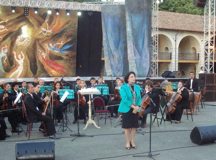 Şəkidə “İpək Yolu” IV Beynəlxalq musiqi festivalının rəsmi açılışı olub
