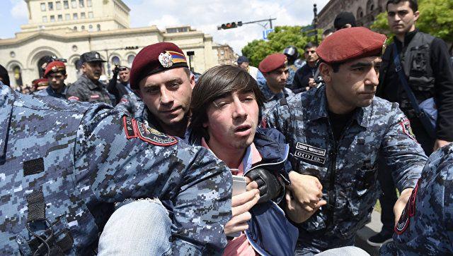 Ermənistanda bir gündə 277 aksiya iştirakçısı saxlanıldı