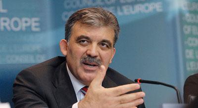 Abdullah Gül: "Suriyaya xaricdən müdaxilə edilməsi vacibdir"