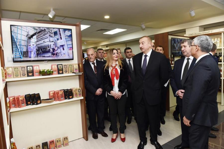 Prezident Minskdə Azərbaycan Ticarət Evi ilə tanış oldu 
