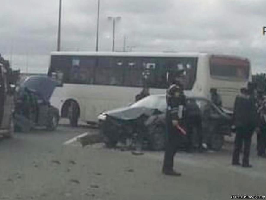Bakıda marşrut avtobusu qəza törətdi, 3 nəfər xəstəxanaya yerləşdirildi