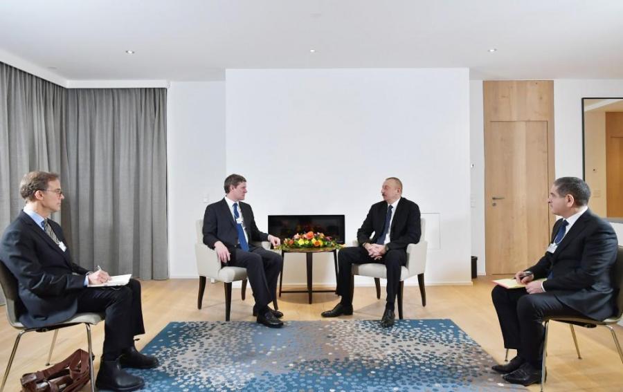 İlham Əliyev Davosda “Visa” şirkətinin prezidenti ilə görüşdü