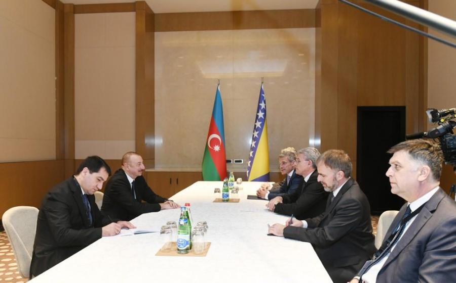 Prezident Bosniya və Herseqovinanın Rəyasət Heyətinin üzvü ilə bir arada