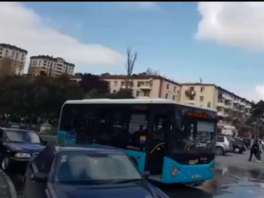 Qara Qarayev prospekti istiqamətində avtobuslar marşrut xətti üzrə hərəkət edir 