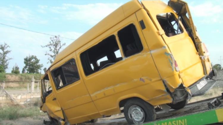 Salyanda idmançıları daşıyan avtobus qəza törədib, bir nəfər ölüb -  Yenilənib