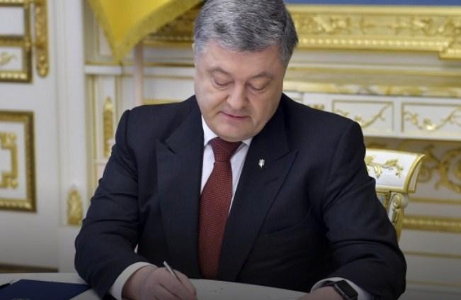 Poroşenko dövlət dili haqqında qanunu imzaladı 