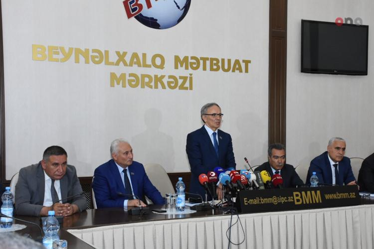 “Azərbaycana baxış: siyasi maraqlar media müstəvisində” mövzusunda dəyirmi masa 