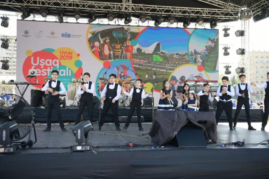 Heydər Əliyev Mərkəzinin parkında Uşaq festivalı keçirildi 