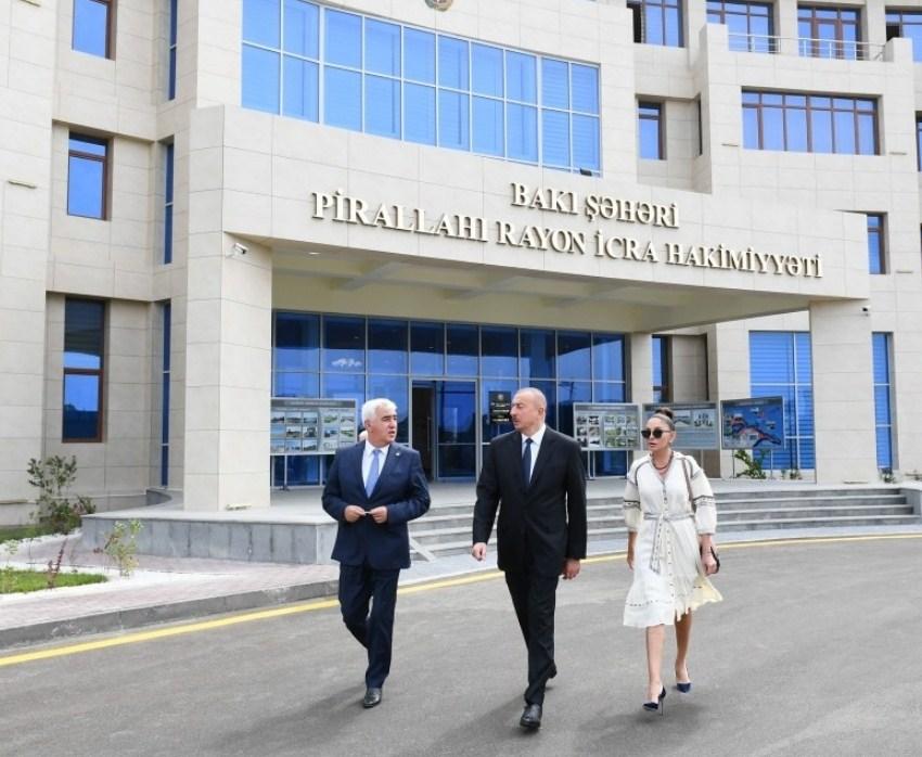 Prezident və xanımı Pirallahı İcra Hakimiyyətinin yeni binasının açılışında 
