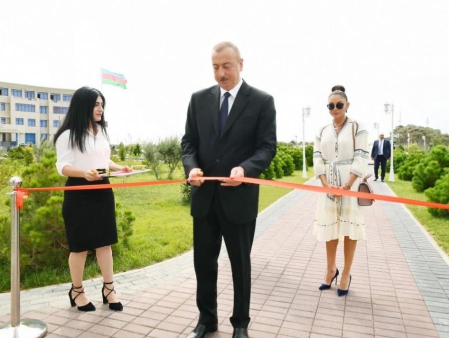 İlham Əliyev və xanımı YAP Pirallahı Rayon Təşkilatının yeni binasının açılışında