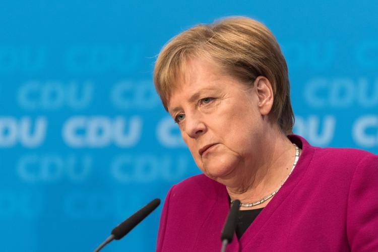 Merkel raketlərin ləvğinə dair müqavilənin pozulmasında Rusiyanı günahlandırdı