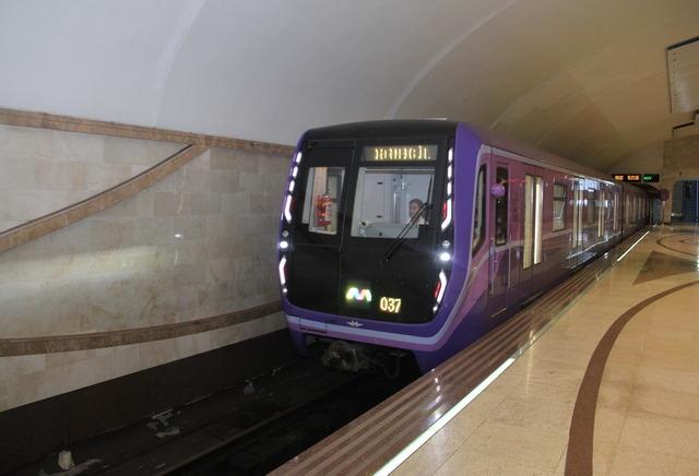 Bakı metrosuna daha 2 yeni qatar buraxıldı