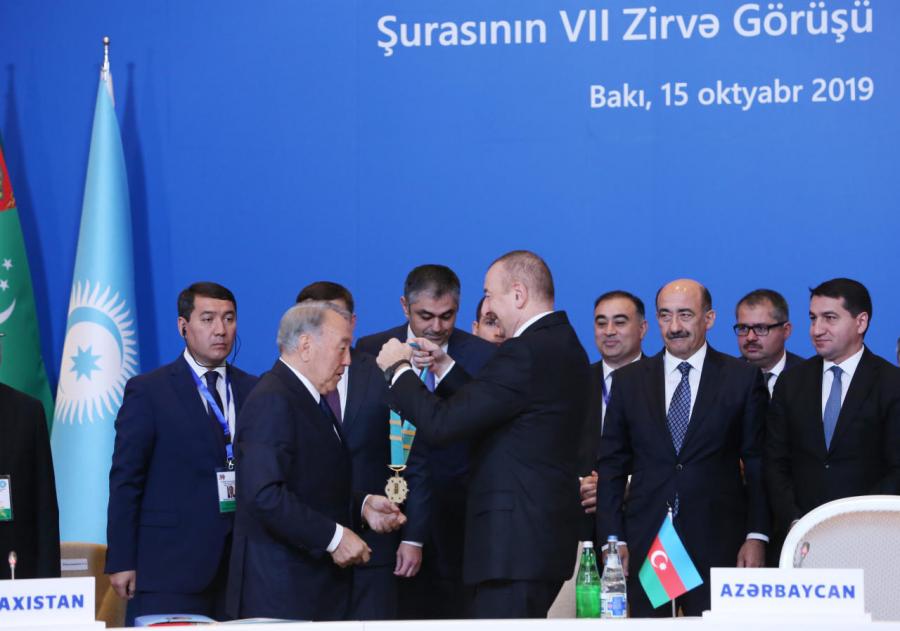 Bakıda Nazarbayevə Türk Dünyasının Ali Ordeni verildi 