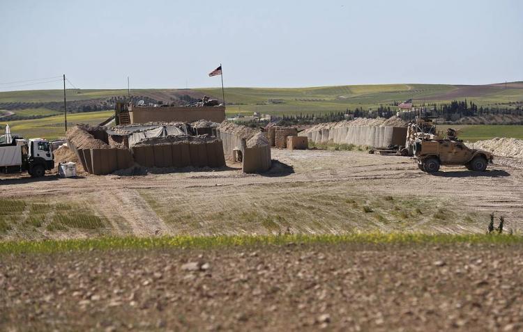 ABŞ Suriyanın neft ehtiyatlarının yerləşdiyi ərazidə hərbi bazalar tikir