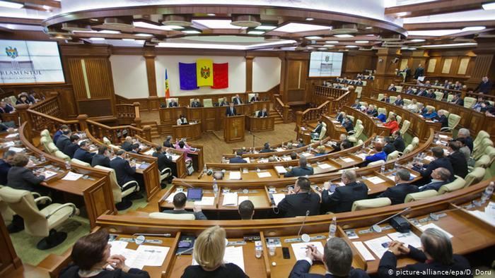 Moldova parlamenti hökumətə etimadsızlıq göstərdi 