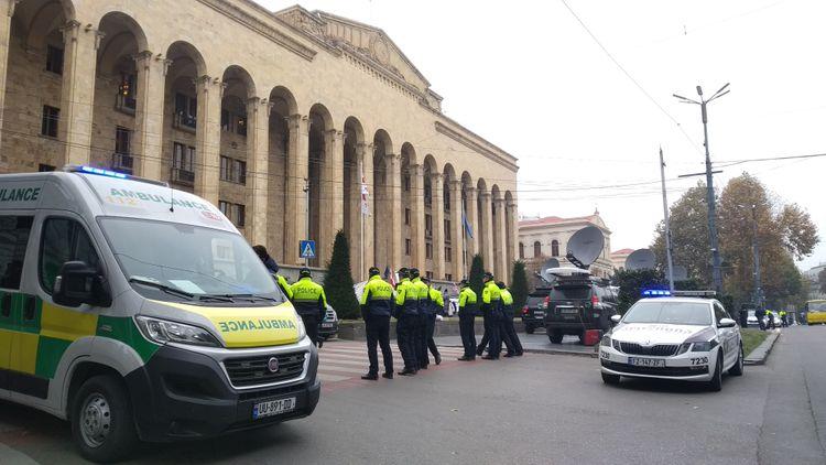 Tbilisidə müxalifət parlament binası qarşısında aksiyanı bərpa edib