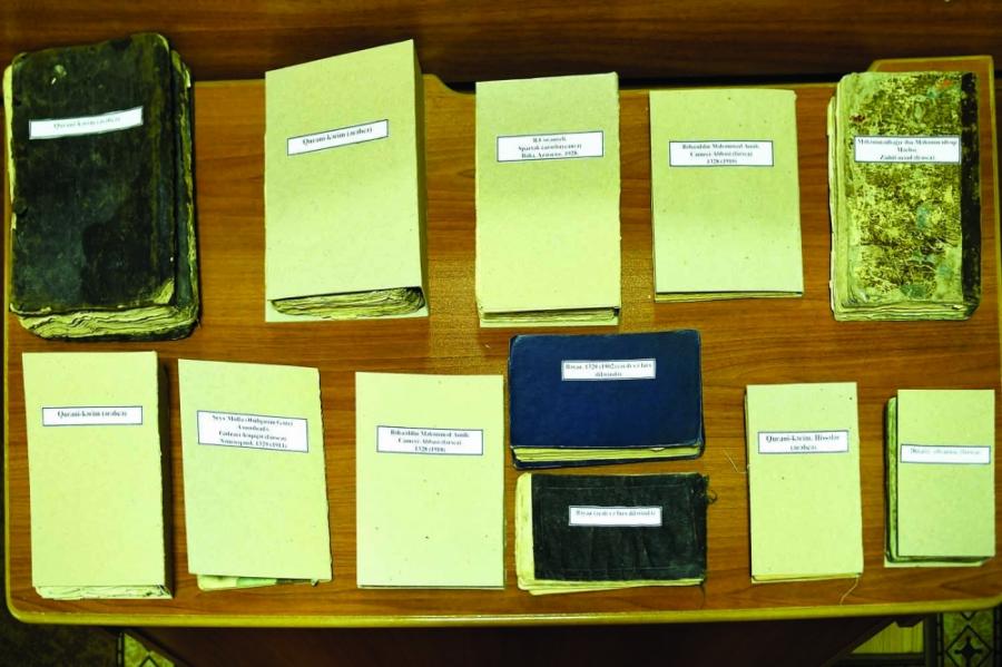 AMEA Naxçıvan Bölməsinə hədiyyə olunan kitabların təqdimatı keçirilib