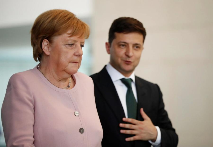 Zelenski ilə Merkel təbii qazın Ukraynadan Avropaya nəqli məsələsini müzakirə ediblər