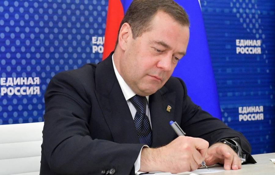 Dmitri Medvedev “Yedinaya Rossiya” Partiyasının sədri vəzifəsində qalacaq