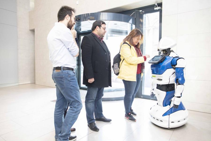 Beynəlxalq Bankda robot xidmət göstərəcək 
