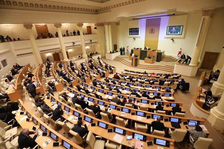 Gürcüstan parlamentinin iclasında SSRİ-nin himni səsləndirilib