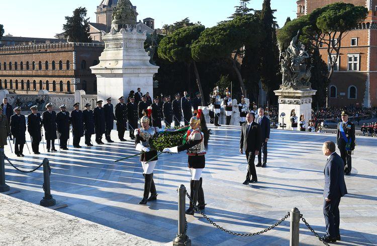 Prezident Romada naməlum əsgər abidəsini ziyarət edib