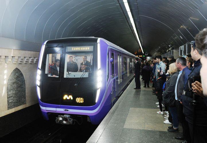 Bakı metrosunda qatarların hərəkətində problem yaranıb