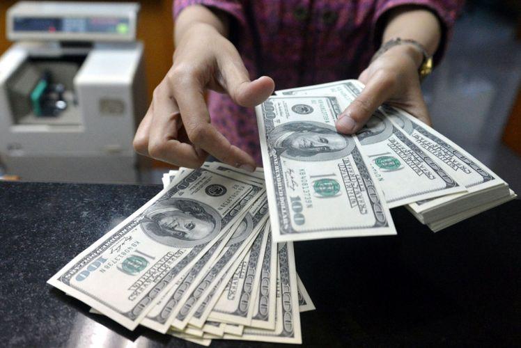 Elman Rüstəmov: "Banklarda valyuta çatışmazlığı problemi yoxdur"
