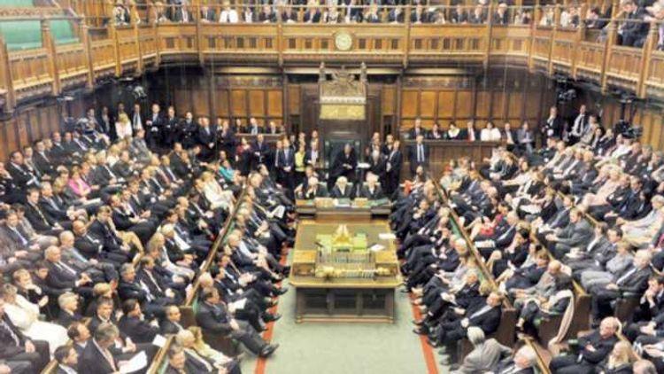 Britaniya Parlamenti iclaslarını dayandırır