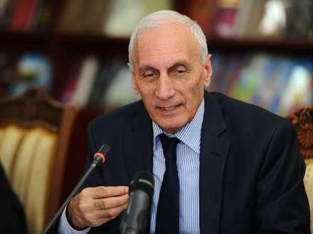 Professor Cahangir Məmmədli həkimlərlə bağlı kitab buraxacaq
