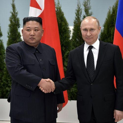 Putinin Kim Çen Inı təltif etdiyi medal Şimali Koreya XİN başçısına təqdim olundu