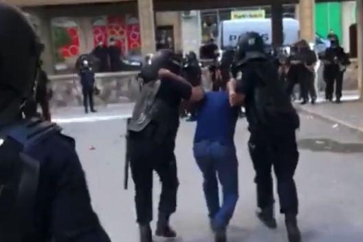 DİN: "Yasamalda eyvandan polisə əşyalar atan 11 nəfər saxlanıldı"