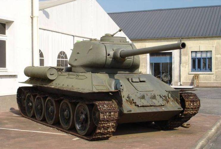 Moskva sakini T-34 tankını satışa çıxarıb
