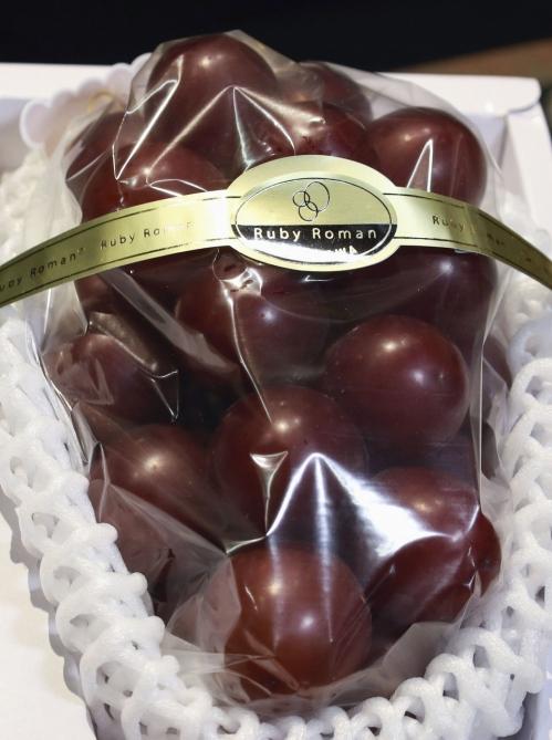 Yaponiyada hərracda “Ruby Roman” üzümünün bir salxımı 12 min dollara satılıb